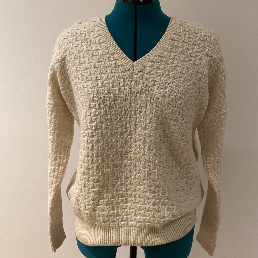 Vince V-Neck Sweater in Ivory/Cream Color (Small)